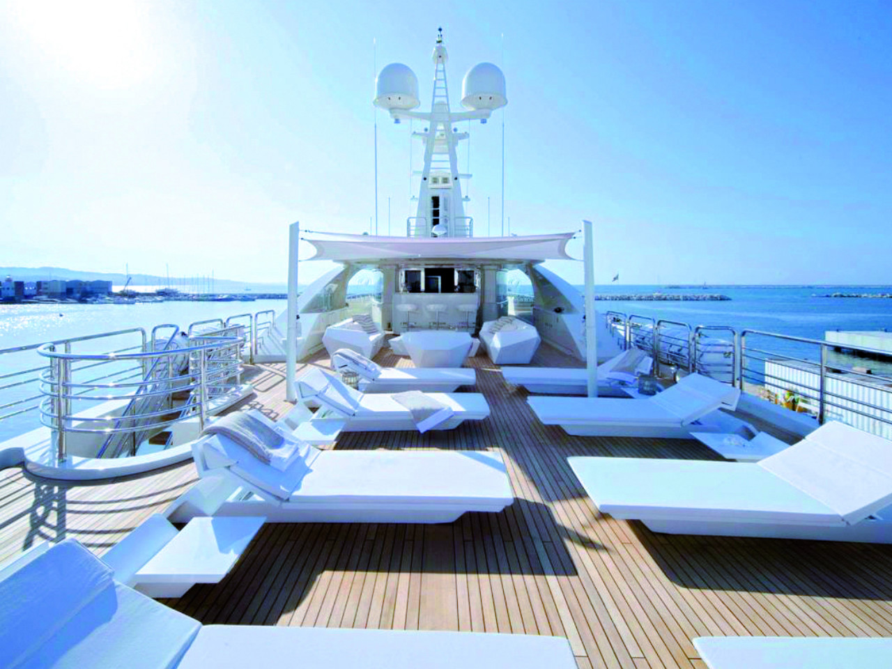 light holic yacht for sale