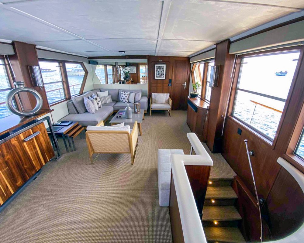 Stalca living room, viewed from the aft deck