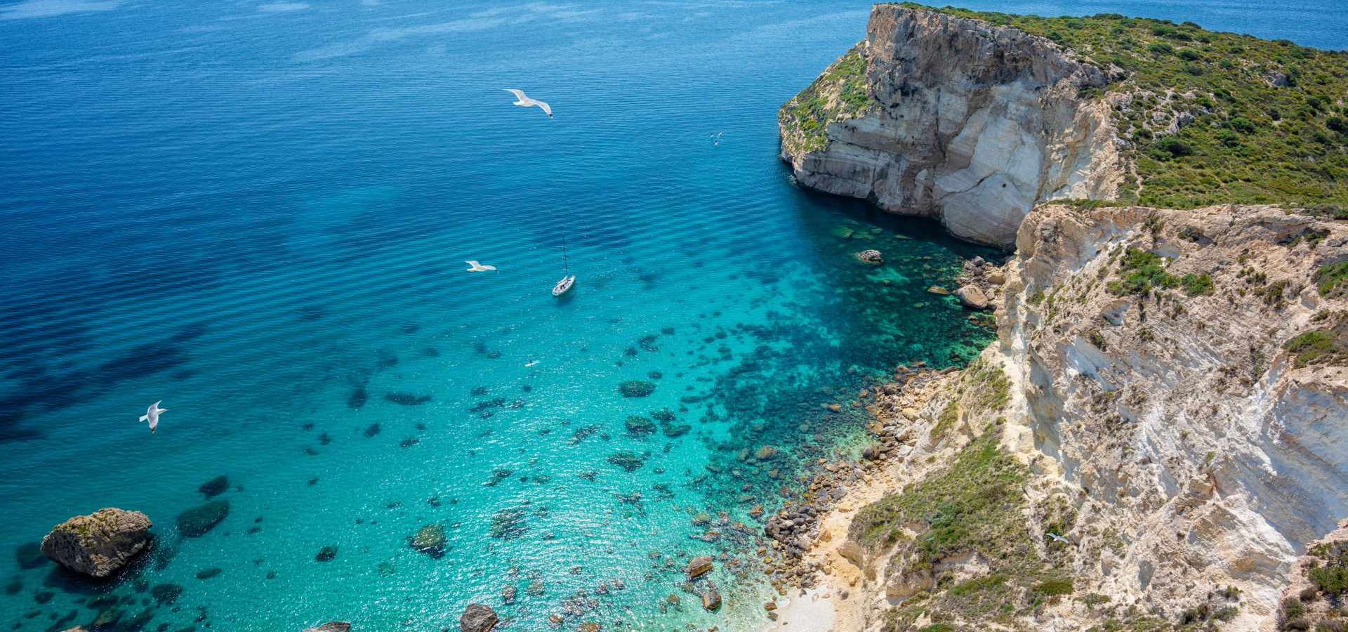 shutterstock_1082127629_Aerial view of coast with clear turquoise sea - Cagliari @ Stefano Garau shutterstock_1082127629_Aerial view of coast with clear turquoise sea - Cagliari @ Stefano Garau